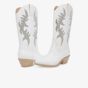 BETSEY JOHNSON ALIZA IVORY COWGIRL BOOTS NIB